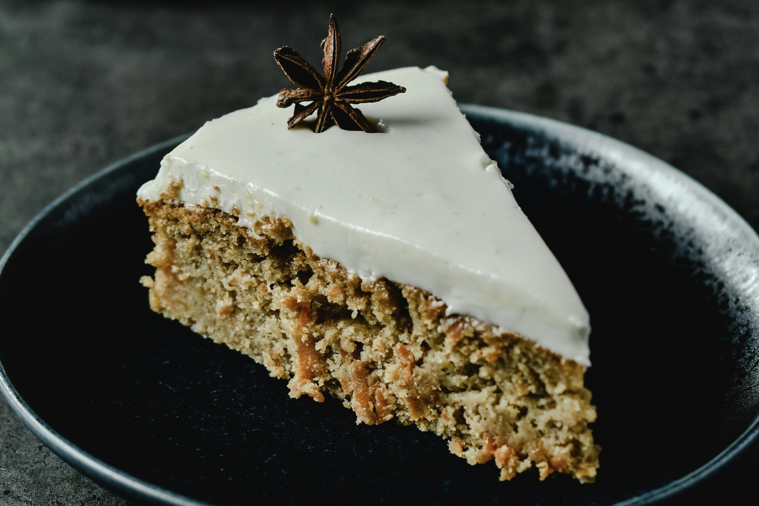 morkų pyragas su kreminiu glajumi